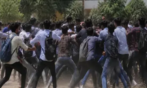 राहुल गांधी के कार्यक्रम से पहले पुणे में बवाल, एनएसयूआई-एबीवीपी कार्यकर्ताओं में झड़प, पुलिस ने कई लोगों को हिरासत में लिया