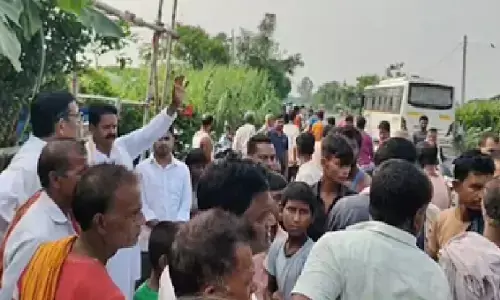बिहार में बेकाबू बस ने छठियार पार्टी में मचाया कहर, ऑर्केस्ट्रा देख रहे लोगों को रौंदा; 5 की मौत बिहार में बेकाबू बस ने छठियार पार्टी में मचाया कहर, ऑर्केस्ट्रा देख रहे लोगों को रौंदा; 5 की मौत