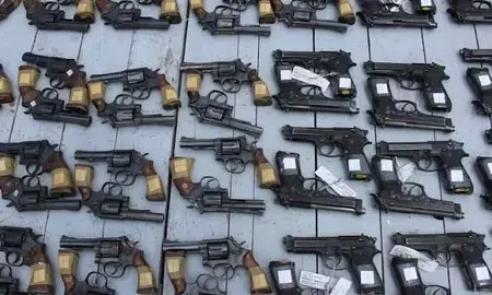 गोलीबारी के बाद ऑस्ट्रेलिया में बंदूक कानून सख्त गोलीबारी के बाद ऑस्ट्रेलिया में बंदूक कानून सख्त