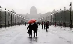 दिल्ली-NCR में बदला मौसम का मिजाज, झमाझम बारिश से राहत; मौसम विभाग ने जारी किया रेड अलर्ट