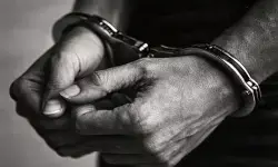 महाराष्ट्रः संत गजानन की पालकी यात्रा में शामिल 14 श्रद्धालुओं के आभूषण चोरी, पुलिस ने 5 चोरों को किया गिरफ्तार महाराष्ट्रः संत गजानन की पालकी यात्रा में शामिल 14 श्रद्धालुओं के आभूषण चोरी, पुलिस ने 5 चोरों को किया गिरफ्तार