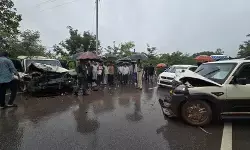छत्तीसगढ़ के मंत्री के काफिले को तेज रफ्तार वाहन ने टक्कर मारी, छह घायल छत्तीसगढ़ के मंत्री के काफिले को तेज रफ्तार वाहन ने टक्कर मारी, छह घायल