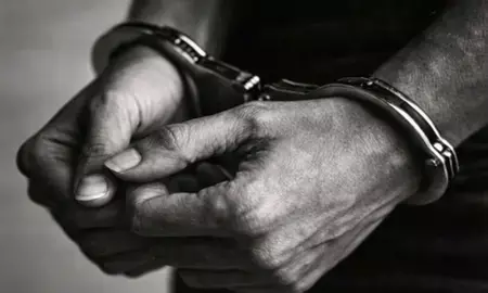 महाराष्ट्रः संत गजानन की पालकी यात्रा में शामिल 14 श्रद्धालुओं के आभूषण चोरी, पुलिस ने 5 चोरों को किया गिरफ्तार महाराष्ट्रः संत गजानन की पालकी यात्रा में शामिल 14 श्रद्धालुओं के आभूषण चोरी, पुलिस ने 5 चोरों को किया गिरफ्तार