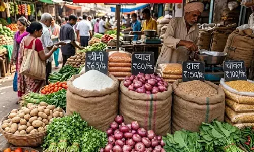 त्योहारी सीजन से पहले महंगाई की मार, चीनी-दाल-चावल से लेकर सब्जियों तक बढ़े दाम
