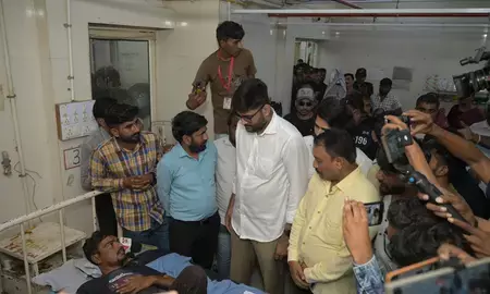 गुजरात में जहरीली शराब त्रासदी में दो और लोगों की मौत, मृतकों की संख्या 13 हुई गुजरात में जहरीली शराब त्रासदी में दो और लोगों की मौत, मृतकों की संख्या 13 हुई