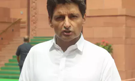 दीपेंद्र हुड्डा ने सज्जन कुमार पर दिए बयान पर जताया खेद, बोले- ‘रोल मॉडल’ शब्द का इस्तेमाल नहीं किया दीपेंद्र हुड्डा ने सज्जन कुमार पर दिए बयान पर जताया खेद, बोले- ‘रोल मॉडल’ शब्द का इस्तेमाल नहीं किया