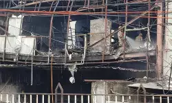 कोलकाता एयरपोर्ट के पास कार शोरूम में भीषण आग: 20 से अधिक गाड़ियां जलकर खाक, कोई हताहत नहीं कोलकाता एयरपोर्ट के पास कार शोरूम में भीषण आग: 20 से अधिक गाड़ियां जलकर खाक, कोई हताहत नहीं