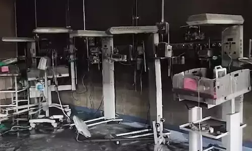 अमरावती के महिला अस्पताल के NICU में लगी भीषण आग, तीन नवजातों की मौत; छह बच्चे शिफ्ट अमरावती के महिला अस्पताल के NICU में लगी भीषण आग, तीन नवजातों की मौत; छह बच्चे शिफ्ट