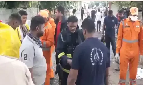नागपुर के वाटर ट्रीटमेंट प्लांट में क्लोरीन गैस लीक, मचा हड़कंप; 20 लोग अस्पताल में भर्ती नागपुर के वाटर ट्रीटमेंट प्लांट में क्लोरीन गैस लीक, मचा हड़कंप; 20 लोग अस्पताल में भर्ती
