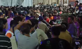 महाराष्ट्र: गणपति बप्पा के आगमन जुलूस के दौरान बवाल; असामाजिक तत्वों पर अंडे फेंकने का आरोप महाराष्ट्र: गणपति बप्पा के आगमन जुलूस के दौरान बवाल; असामाजिक तत्वों पर अंडे फेंकने का आरोप