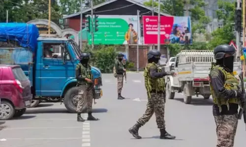 घाटी में फिर कश्मीरी पंडितों को डराने की कोशिश, आतंकी धमकी में नाम-पते और फोन नंबर जारी, बढ़ाई गई सुरक्षा घाटी में फिर कश्मीरी पंडितों को डराने की कोशिश, आतंकी धमकी में नाम-पते और फोन नंबर जारी, बढ़ाई गई सुरक्षा