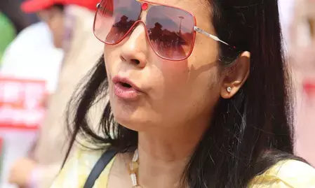 महुआ मोइत्रा को सुप्रीम कोर्ट से राहत नहीं, सर्किट हाउस विवाद में याचिका पर सुनवाई से इनकार महुआ मोइत्रा को सुप्रीम कोर्ट से राहत नहीं, सर्किट हाउस विवाद में याचिका पर सुनवाई से इनकार