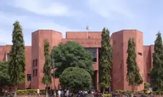 घरेलू हिंसा पीड़ित महिलाओं को आवास सुरक्षा पाने के लिए केस खत्म होने का इंतजार करने की जरूरत नहीं : हाईकोर्ट घरेलू हिंसा पीड़ित महिलाओं को आवास सुरक्षा पाने के लिए केस खत्म होने का इंतजार करने की जरूरत नहीं : हाईकोर्ट
