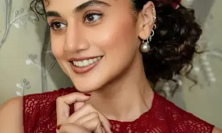 कंगना के सस्ती कॉपी वाले तंज पर तापसी का जवाब कंगना के सस्ती कॉपी वाले तंज पर तापसी का जवाब