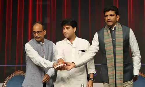 एक क्लिक पर मिलेगी डाक सेवा, तकनीक के साथ जनसेवा के नए युग में प्रवेश कर रहा भारतीय डाक: ज्योतिरादित्य सिंधिया एक क्लिक पर मिलेगी डाक सेवा, तकनीक के साथ जनसेवा के नए युग में प्रवेश कर रहा भारतीय डाक: ज्योतिरादित्य सिंधिया