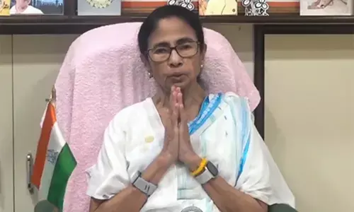 विपक्ष की आवाज को दबाने की कोशिश, ममता बनर्जी ने मुख्यमंत्री पर लगाया धमकी देने का आरोप विपक्ष की आवाज को दबाने की कोशिश, ममता बनर्जी ने मुख्यमंत्री पर लगाया धमकी देने का आरोप
