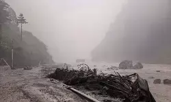 नेपाल में बाढ़ का कहर, 105 भारतीय पर्यटक लापता नेपाल में बाढ़ का कहर, 105 भारतीय पर्यटक लापता
