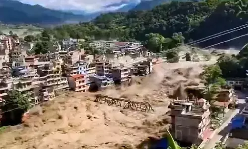 नेपाल में अचानक आई बाढ़ से भारी तबाही, 384 यात्री लापता; 105 भारतीयों की तलाश जारी
