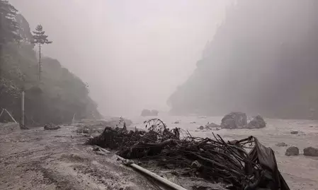 नेपाल में बाढ़ का कहर, 105 भारतीय पर्यटक लापता