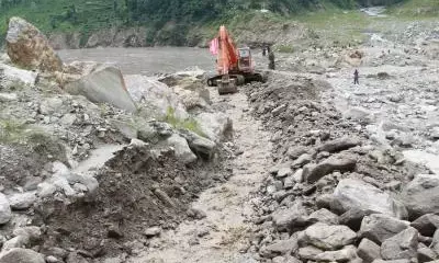 नेपाल में बाढ़ से 17 लोगों की मौत, तमिलनाडु के 57 तीर्थयात्री फंसे नेपाल में बाढ़ से 17 लोगों की मौत, तमिलनाडु के 57 तीर्थयात्री फंसे