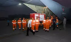नेपाल बाढ़: भारत ने बढ़ाया मदद का हाथ, 10 टन राहत सामग्री और जरूरी दवाएं भेजीं नेपाल बाढ़: भारत ने बढ़ाया मदद का हाथ, 10 टन राहत सामग्री और जरूरी दवाएं भेजीं
