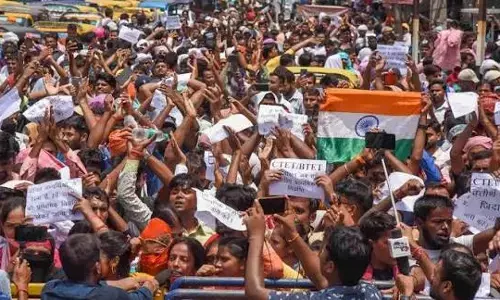 शिक्षा के लिए संघर्ष करता समाज