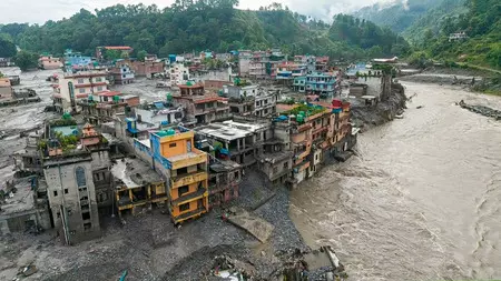 नेपाल : बाढ़ के बाद 290 भारतीय लापता नेपाल : बाढ़ के बाद 290 भारतीय लापता