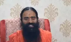 कंगना रनौत से बैर खत्म करना चाहते हैं बाबा रामदेव, रक्षाबंधन पर भेजे तोहफे और मिठाई कंगना रनौत से बैर खत्म करना चाहते हैं बाबा रामदेव, रक्षाबंधन पर भेजे तोहफे और मिठाई