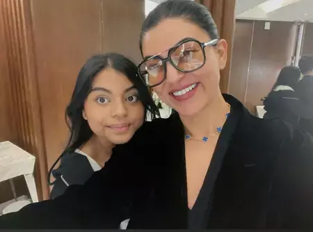 अलीशा के जन्मदिन पर सुष्मिता सेन ने अपनी छोटी बेटी लुटाया प्यार अलीशा के जन्मदिन पर सुष्मिता सेन ने अपनी छोटी बेटी लुटाया प्यार