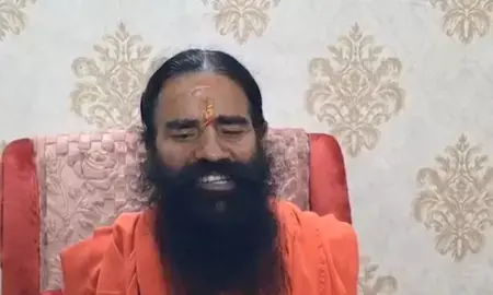 कंगना रनौत से बैर खत्म करना चाहते हैं बाबा रामदेव, रक्षाबंधन पर भेजे तोहफे और मिठाई कंगना रनौत से बैर खत्म करना चाहते हैं बाबा रामदेव, रक्षाबंधन पर भेजे तोहफे और मिठाई