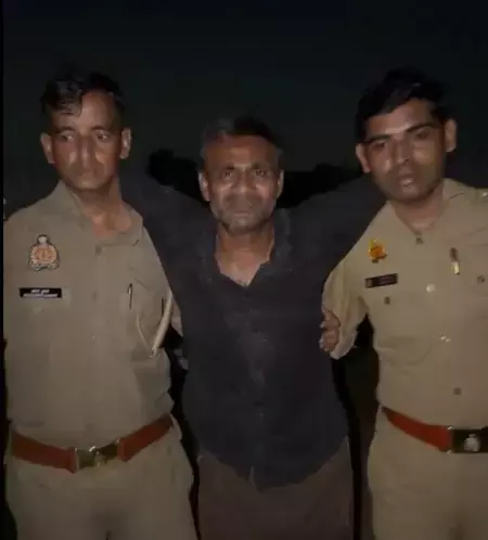 यूपी : मोदीनगर में पुलिस और बदमाशों के बीच मुठभेड़, एक के पैर में लगी गोली, दूसरा गिरफ्तार यूपी : मोदीनगर में पुलिस और बदमाशों के बीच मुठभेड़, एक के पैर में लगी गोली, दूसरा गिरफ्तार