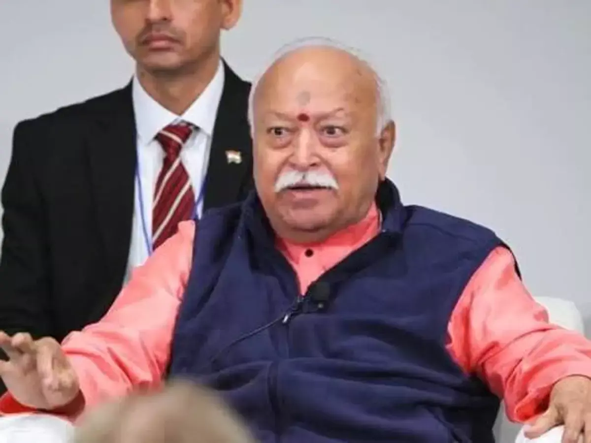 मैं और मेरा नहीं, हम और हमारा ही समाधान है : मोहन भागवत मैं और मेरा नहीं, हम और हमारा ही समाधान है : मोहन भागवत