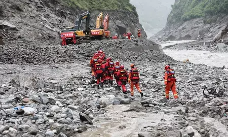 नेपाल की भीषण त्रासदी में पूर्वी चंपारण के एक ही परिवार के 5 लोग लापता, गांव में पसरा मातम