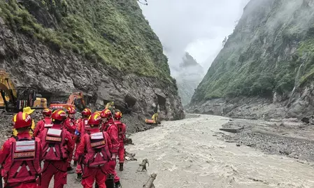 ग्लेशियर टूटने से आई अचानक बाढ़ तक: तिब्बत आपदा ने चीन की चुप्पी पर उठाए सवाल