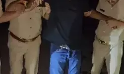 यूपी : सुल्तानपुर में पुलिस और बदमाशों के बीच मुठभेड़, तीन बदमाश गिरफ्तार, एक फरार यूपी : सुल्तानपुर में पुलिस और बदमाशों के बीच मुठभेड़, तीन बदमाश गिरफ्तार, एक फरार
