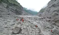 तिब्बत-नेपाल सीमा : भूस्खलन के बाद 261 नागरिक लापता तिब्बत-नेपाल सीमा : भूस्खलन के बाद 261 नागरिक लापता