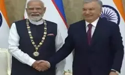 पीएम मोदी को उज्बेकिस्तान का सर्वोच्च राजकीय सम्मान, यूरेनियम सप्लाई समेत कई बड़े समझौतों पर बनी सहमति पीएम मोदी को उज्बेकिस्तान का सर्वोच्च राजकीय सम्मान, यूरेनियम सप्लाई समेत कई बड़े समझौतों पर बनी सहमति