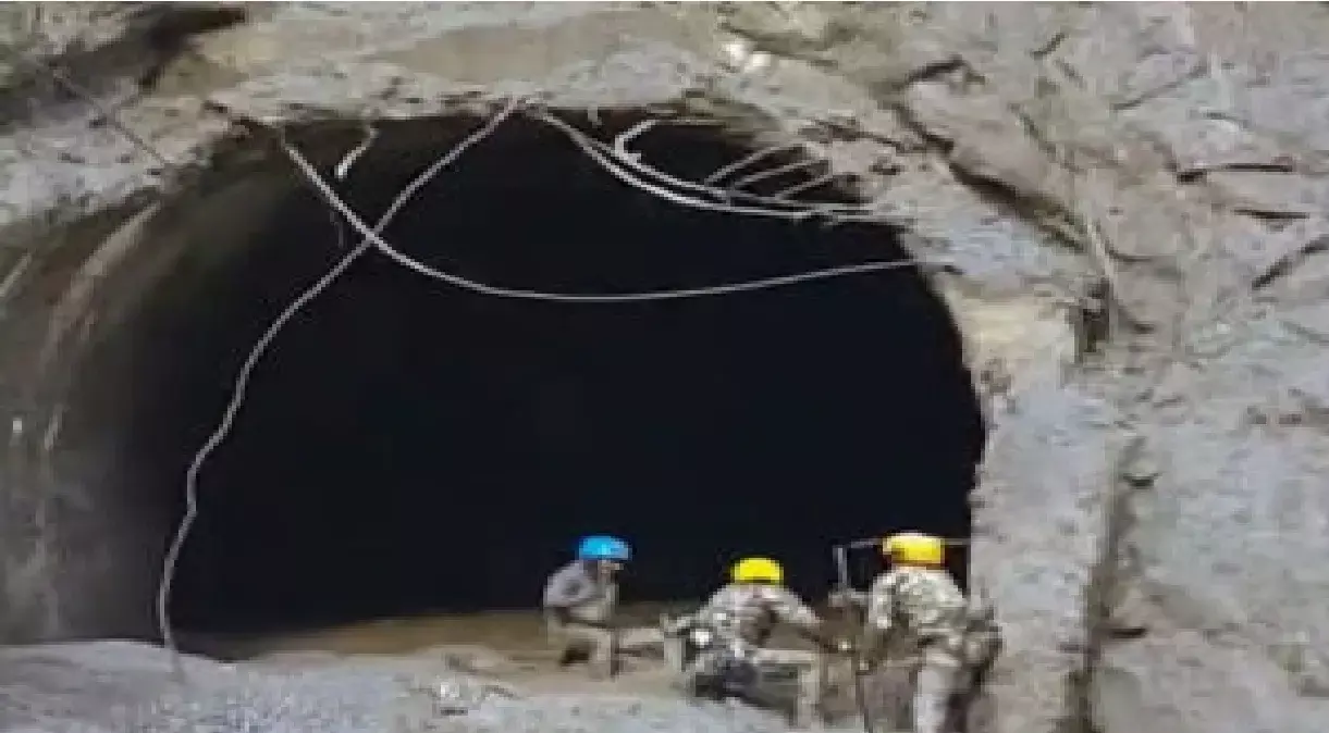 नेपाल में बाढ़ से भारी तबाही, सुरंगों में फंसे 900 श्रमिक; रेस्क्यू टीम कर रही त्रिशूली-3ए सुरंग में फंसे लोगों तक पहुंचने की कोशिश नेपाल में बाढ़ से भारी तबाही, सुरंगों में फंसे 900 श्रमिक; रेस्क्यू टीम कर रही त्रिशूली-3ए सुरंग में फंसे लोगों तक पहुंचने की कोशिश