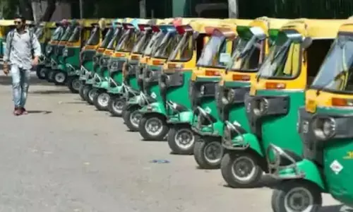 दिल्ली-NCR में बढ़ सकती है मुश्किल, तीन दिन की ऑटो-टैक्सी हड़ताल की चेतावनी दिल्ली-NCR में बढ़ सकती है मुश्किल, तीन दिन की ऑटो-टैक्सी हड़ताल की चेतावनी