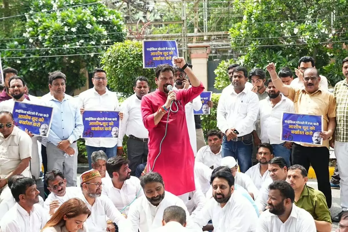 साइकिल घोटाले पर ‘‘आप’’ का हल्लाबोल, एफआईआर और आशीष सूद की बर्खास्तगी की मांग साइकिल घोटाले पर ‘‘आप’’ का हल्लाबोल, एफआईआर और आशीष सूद की बर्खास्तगी की मांग