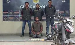 अहमदाबाद क्राइम ब्रांच की कार्रवाई, सात मामलों में वांछित बदमाश गिरफ्तार अहमदाबाद क्राइम ब्रांच की कार्रवाई, सात मामलों में वांछित बदमाश गिरफ्तार