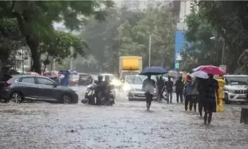 यूपी-बिहार समेत 18 राज्यों में भारी बारिश का अलर्ट, 60 किमी की रफ्तार से चलेंगी हवाएं; पहाड़ों में लैंडस्लाइड का खतरा यूपी-बिहार समेत 18 राज्यों में भारी बारिश का अलर्ट, 60 किमी की रफ्तार से चलेंगी हवाएं; पहाड़ों में लैंडस्लाइड का खतरा