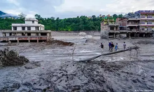 नेपाल आपदा के बाद भारत ने हिमालय पर निगरानी बढ़ाई