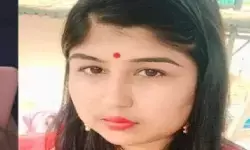 नौकरी जाने के बाद तनाव में थी ममता बनर्जी की भतीजी, बीरभूम के घर में फंदे से लटका मिला शव; पुलिस जांच में जुटी नौकरी जाने के बाद तनाव में थी ममता बनर्जी की भतीजी, बीरभूम के घर में फंदे से लटका मिला शव; पुलिस जांच में जुटी