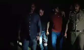 कौशांबी पटाखा फैक्ट्री विस्फोट मामलाः पुलिस ने मुठभेड़ के बाद मुख्य आरोपी को किया गिरफ्तार कौशांबी पटाखा फैक्ट्री विस्फोट मामलाः पुलिस ने मुठभेड़ के बाद मुख्य आरोपी को किया गिरफ्तार
