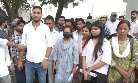 बिहार: शिक्षा मंत्री के आवास पर पहुंचे सीटीईटी अभ्यर्थी, बोले-हम लोगों को भी कुछ दिन की छूट दी जाए