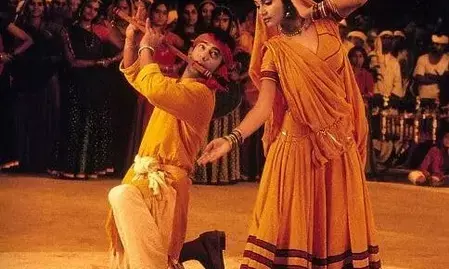 राधा कैसे ना जले से वो किसना है तक: जन्माष्टमी स्पेशल