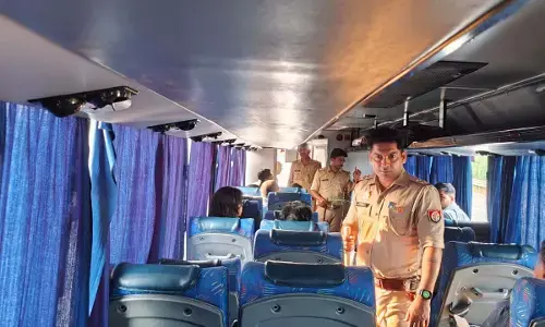 काली फिल्म से लेकर दस्तावेज तक खंगाले, सार्वजनिक वाहनों पर पुलिस का शिकंजा काली फिल्म से लेकर दस्तावेज तक खंगाले, सार्वजनिक वाहनों पर पुलिस का शिकंजा