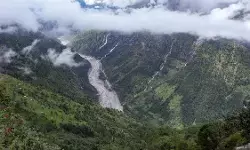 नेपाल में टला नहीं खतरा! चीन ने दी नए भूस्खलन और बाढ़ की चेतावनी, हजारों लोग अब भी लापता नेपाल में टला नहीं खतरा! चीन ने दी नए भूस्खलन और बाढ़ की चेतावनी, हजारों लोग अब भी लापता
