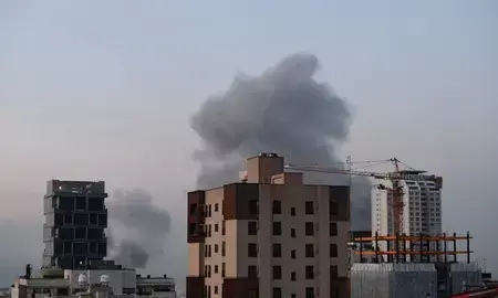 अमेरिकी हमलों के जवाब में ईरान की बड़ी कार्रवाई: खाड़ी देशों में US सैन्य ठिकानों पर दागे मिसाइल व ड्रोन अमेरिकी हमलों के जवाब में ईरान की बड़ी कार्रवाई: खाड़ी देशों में US सैन्य ठिकानों पर दागे मिसाइल व ड्रोन